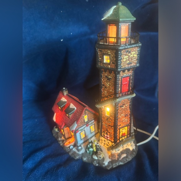 Santa's Workbench Victorian Hammersmith's Harbour Lighthouse Coastal Christmas - Picture 2 of 14